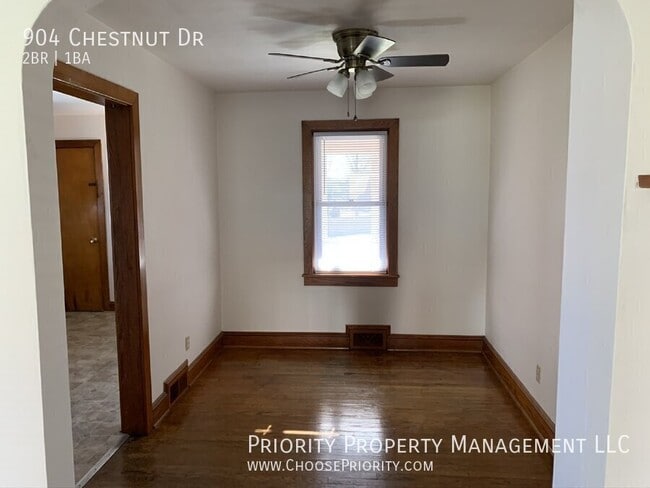 Building Photo - 904 Chestnut Dr