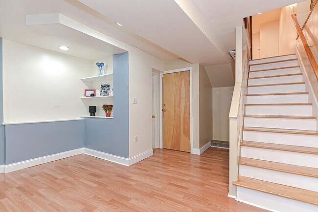 Building Photo - 10 Hancock St