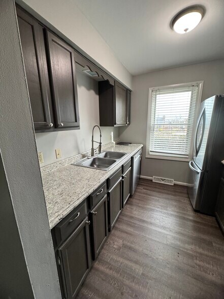 Building Photo - 3124 Royal Windsor Dr