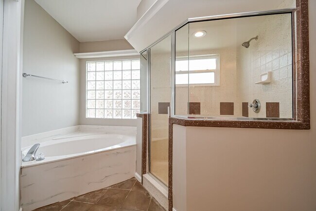 Building Photo - 2916 Waters View Cir