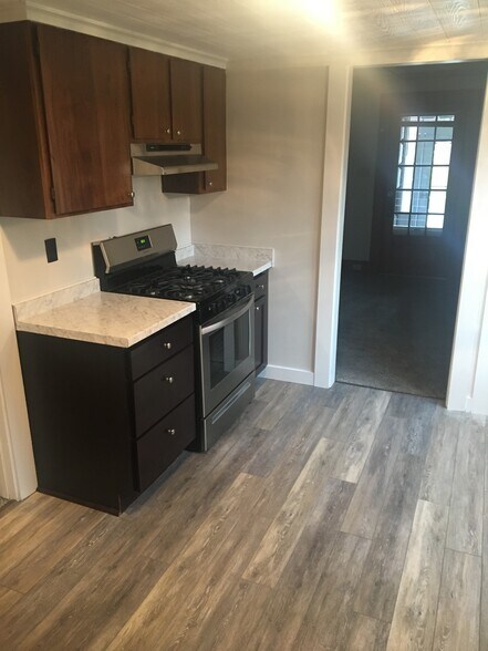 Building Photo - 1129 Brown Ave