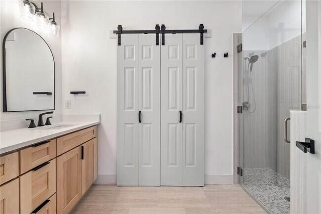 Building Photo - 2727 W Chestnut St