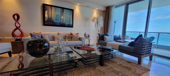 Building Photo - 1331 Brickell Bay Dr