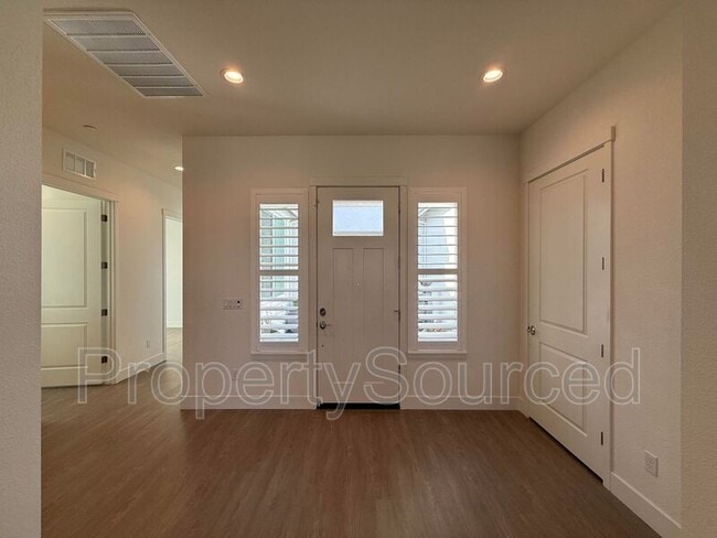 Building Photo - 1136 Crescent Ave