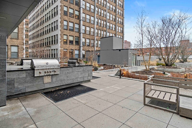 Building Photo - 707 S Clark St