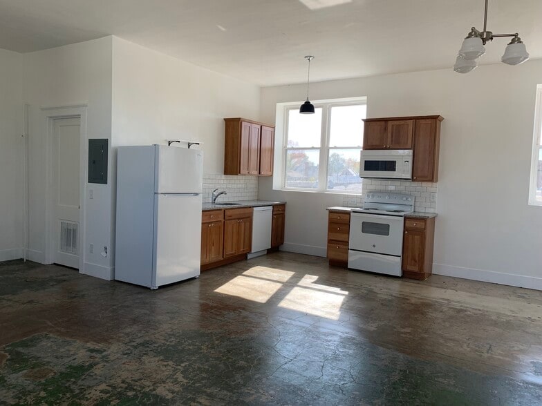 Building Photo - 111 N Walnut St