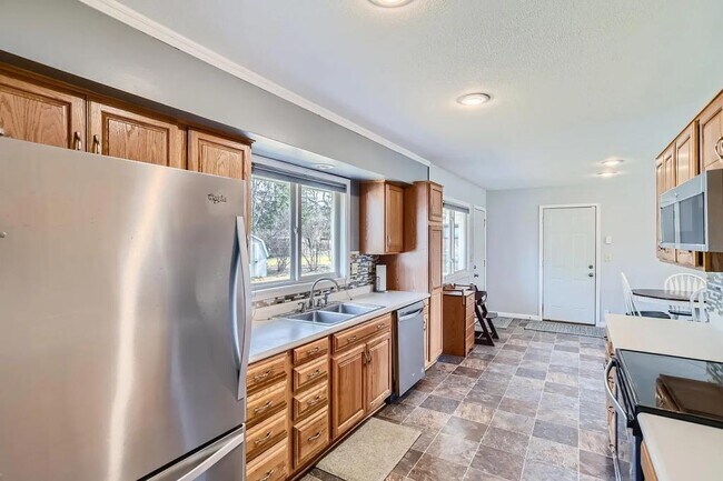 Building Photo - 2661 Martin Way