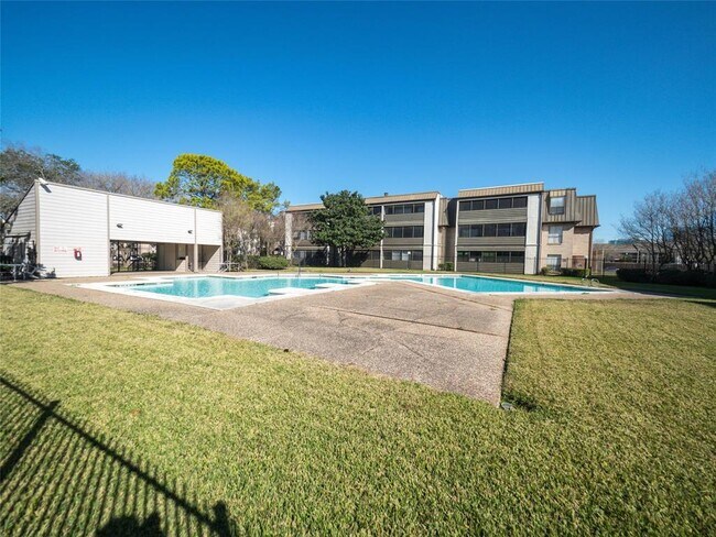 Building Photo - 3075 Walnut Bend Ln