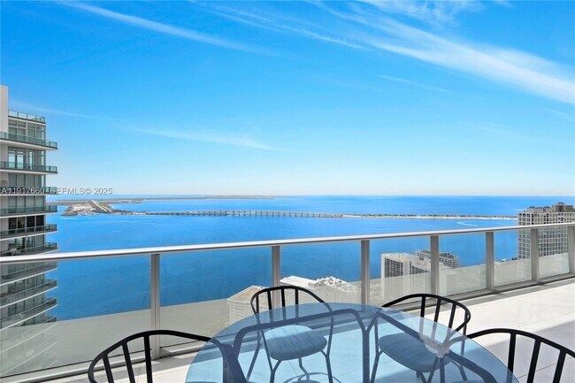 Building Photo - 1300 Brickell Bay Dr