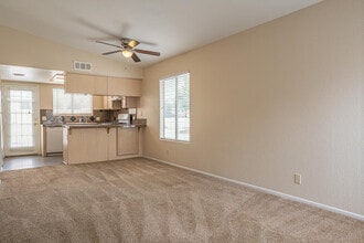 Building Photo - 450 Tava Ln
