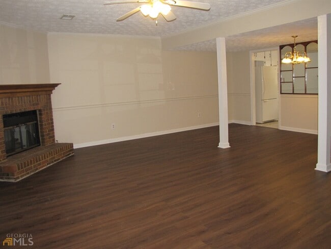 Building Photo - 445 Williamsburg Way