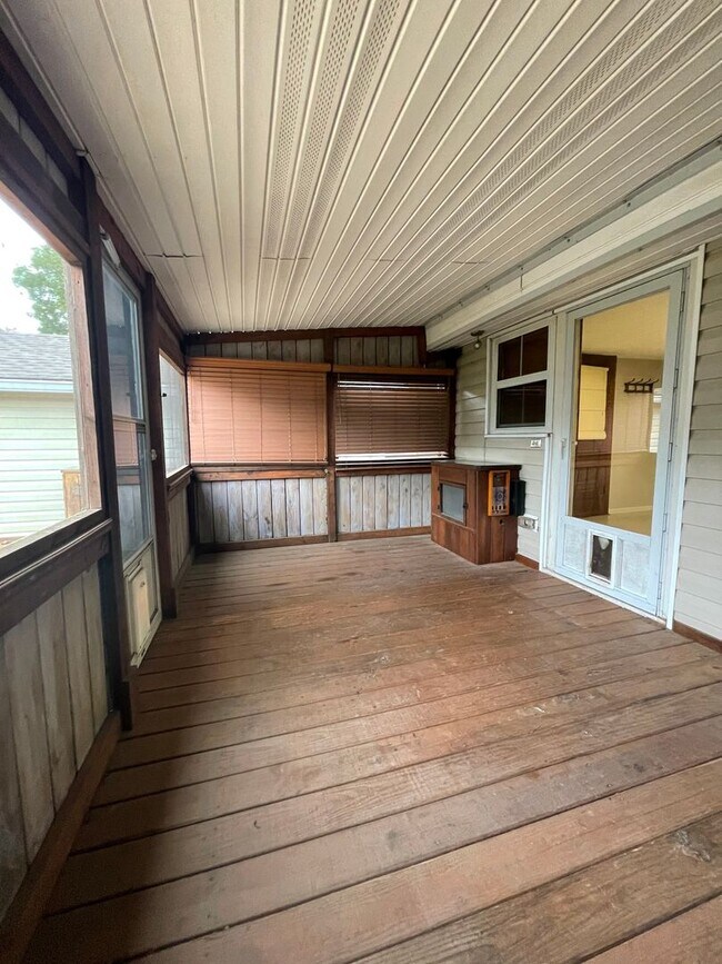 Building Photo - 2 bedroom 2 bath home, MOVE IN SPECIAL!!!