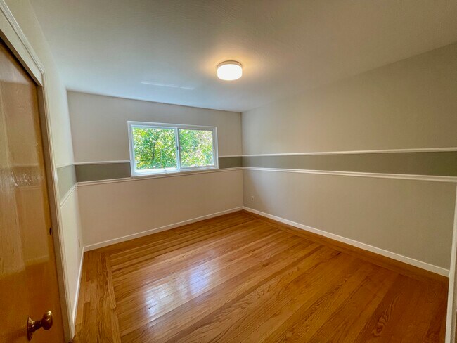 Middle, 3rd bedroom - 5940 La Salle Ave
