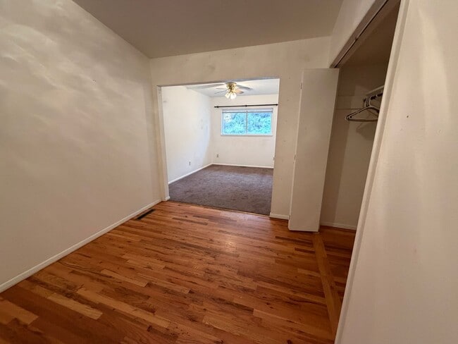 Building Photo - 2527 Delwood Ave