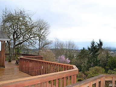 House: deck view - 1609 7th Ave SE