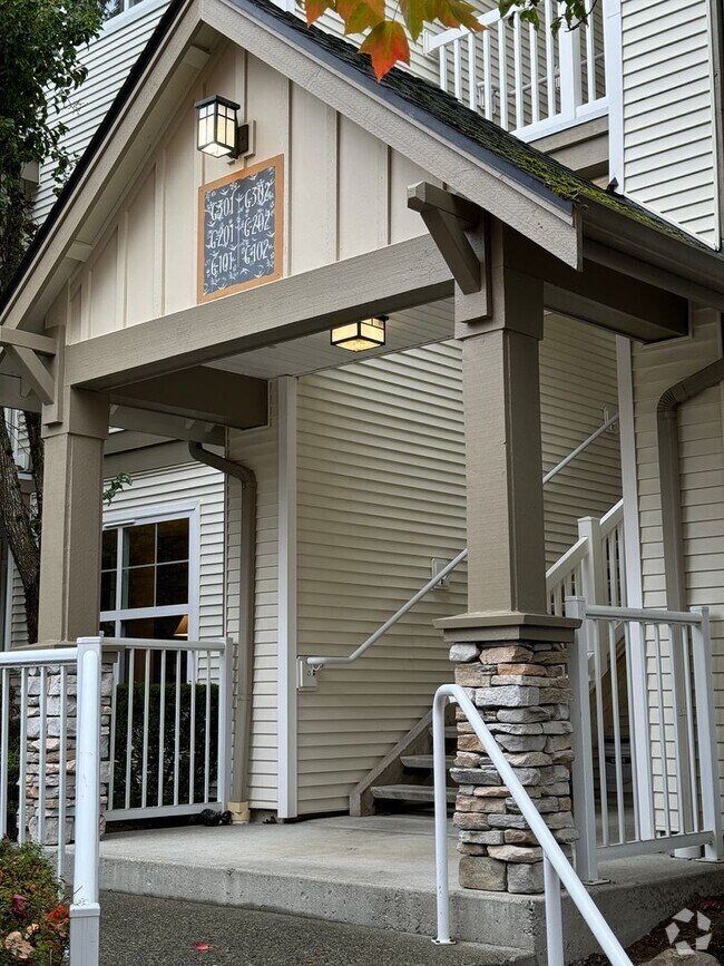 Building Photo - Enjoy Issaquah's Green Landscapes, W/S/G i...