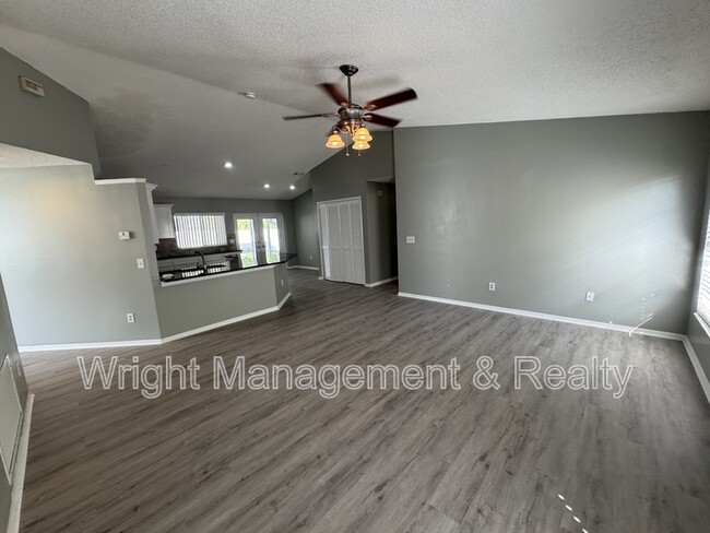 Building Photo - 12034 Stone Crossing Cir
