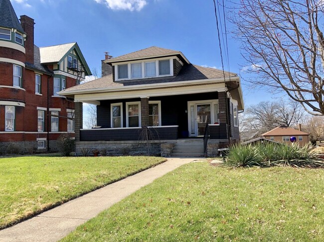 Primary Photo - Charming 1-Bedroom Apartment in Price Hill...