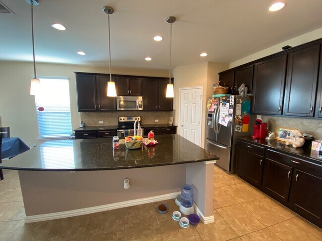 Building Photo - 820 Olive Ln