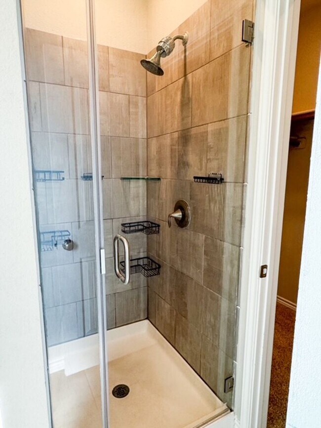 Building Photo - Stunning home with ALL THE SPACE in 3 Creeks!