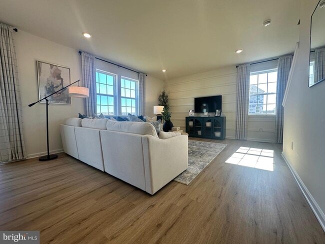 Building Photo - 115 Malibu Dr