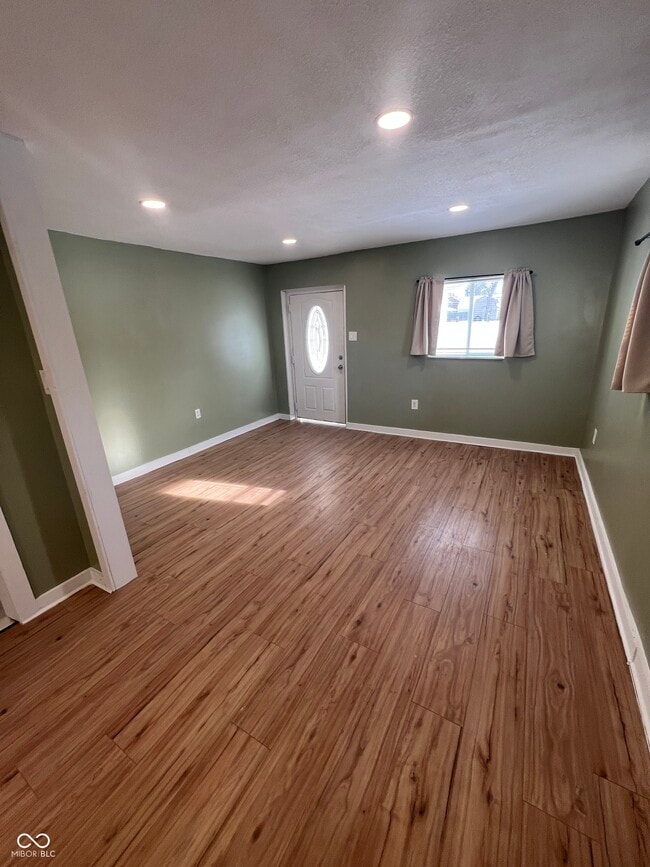 Building Photo - 2530 N Temple Ave