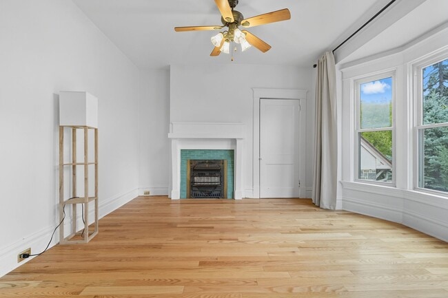 Building Photo - Historic 5-bedroom Home in Squirrel Hill