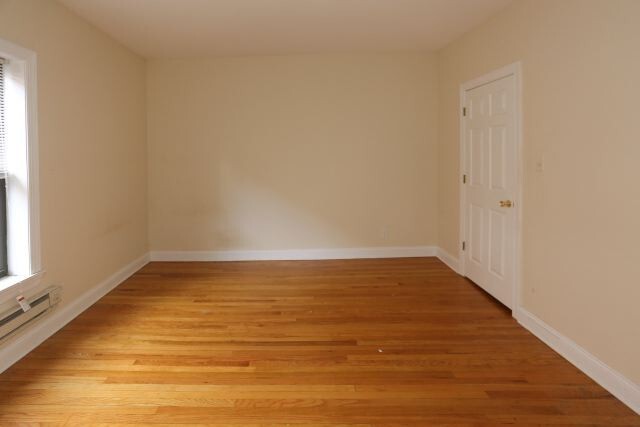 Building Photo - 667 W Cornelia Ave