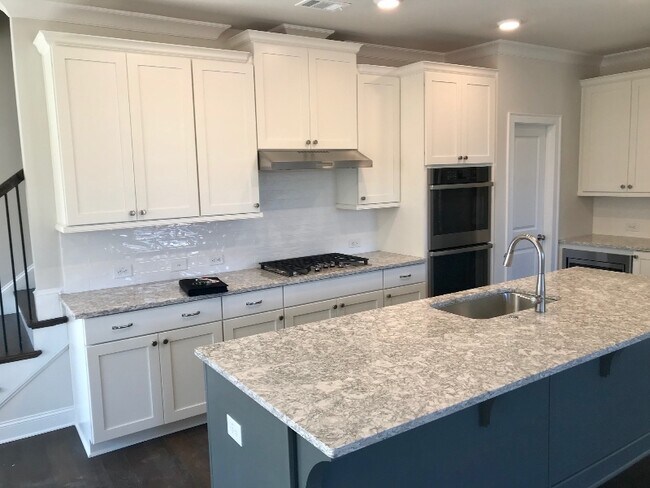 Building Photo - 570 Turlington Pl