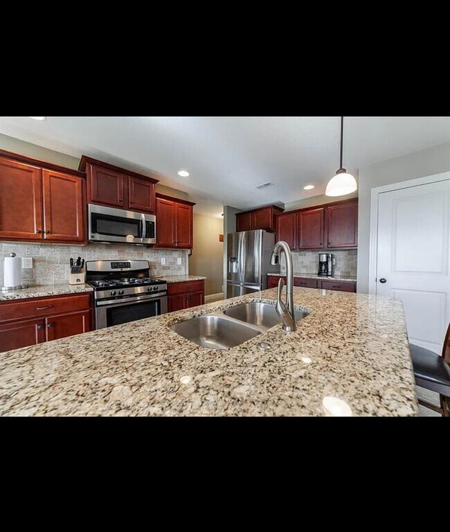 Building Photo - 5610 Abercorn Dr