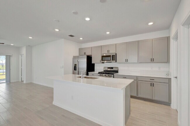 Building Photo - Luxurious Living: Spacious 5-Bedroom Home with Scenic Views in Port Saint Lucie!