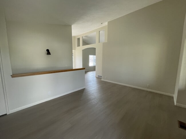 Building Photo - 134 Lakeview Dr