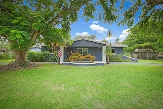 Building Photo - 1701 SW 32nd Ct