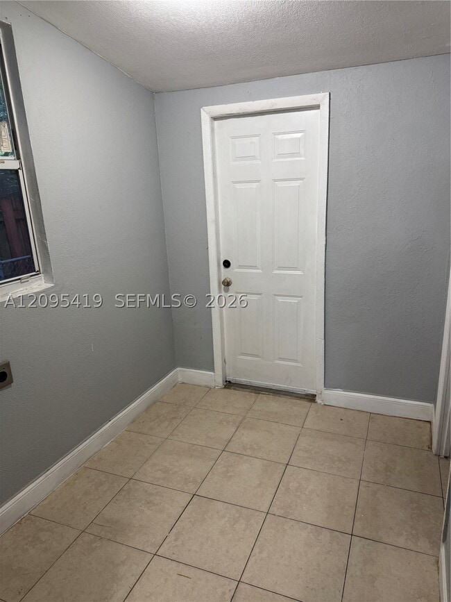 Building Photo - 585 NE 163rd St