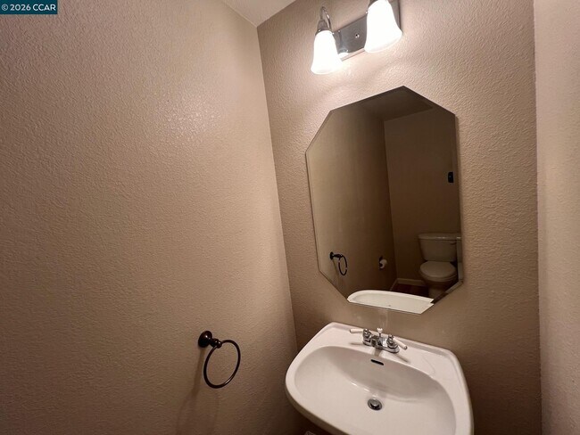 Building Photo - 1115 Crest Ridge Ln