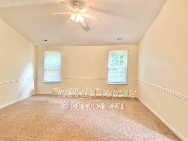 Building Photo - 3013 E Tiverton