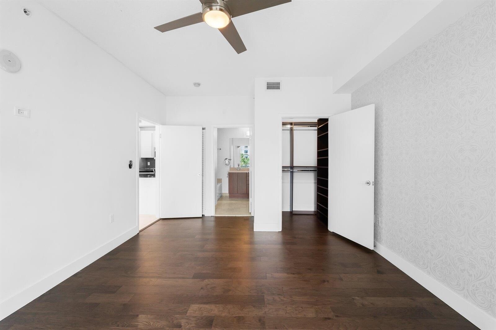 Building Photo - 1111 SW 1st Ave