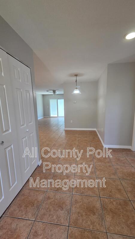 Building Photo - 1210 Fairway Dr