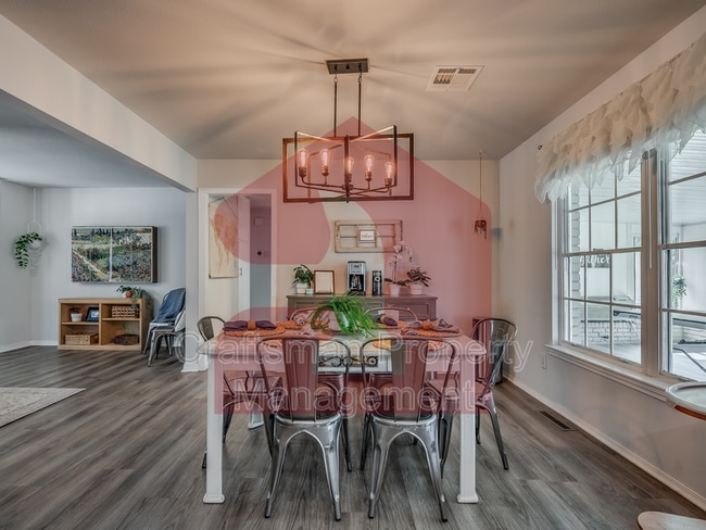 Building Photo - 2024 NW 45th St