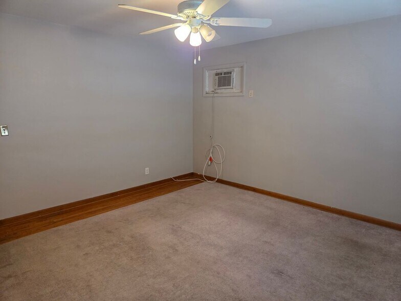 Building Photo - 144 Raphael Rd