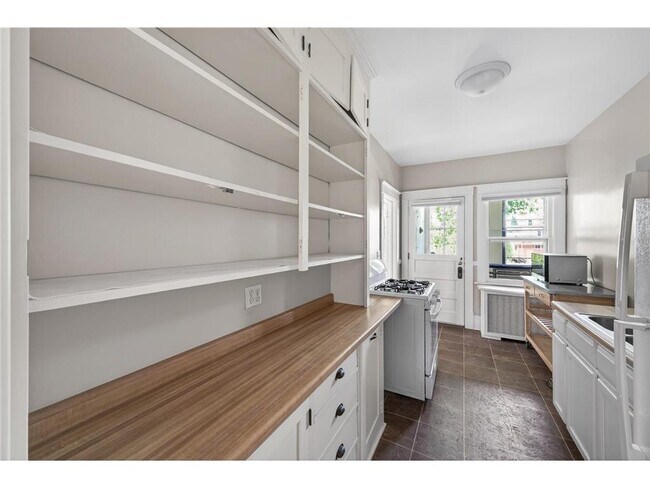 Building Photo - 971 Goodrich Ave