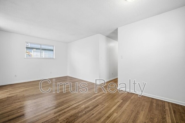 Building Photo - 327 Sycamore Ave