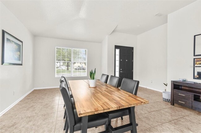 Building Photo - 14373 Wake Robin Dr