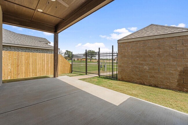 Building Photo - 48 Wilshire Blvd