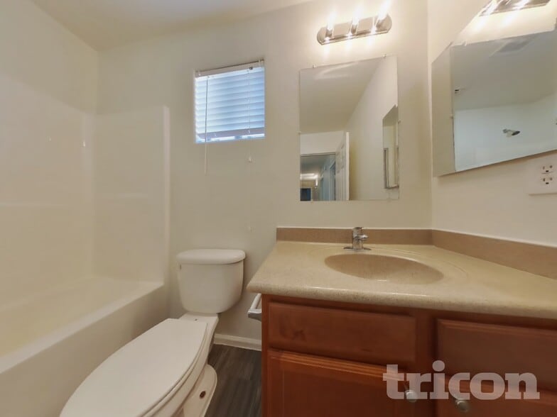 Building Photo - 23634 W Tamarisk Ave