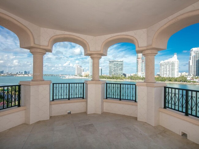 Building Photo - 7141 Fisher Island Dr