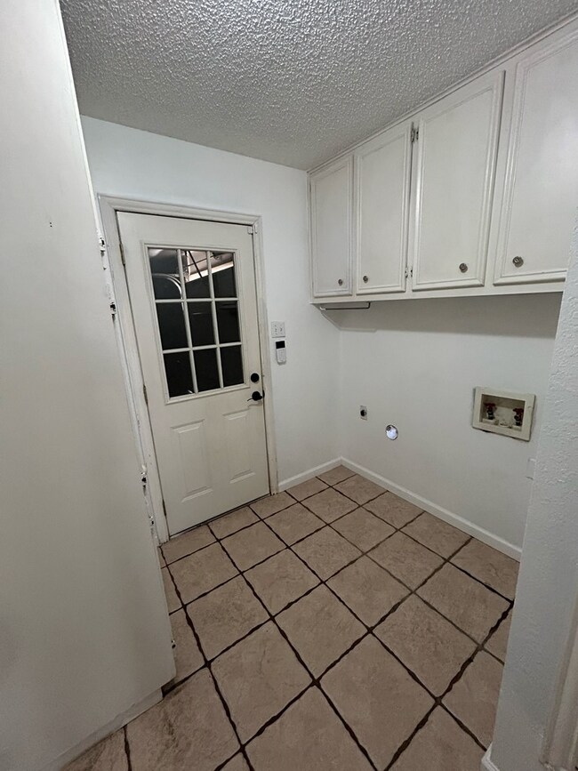 Building Photo - 2839 Wildwood Ave