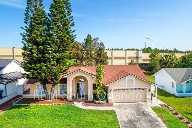 Building Photo - 4 Bedroom, 2 bathroom, 2 car garage, pool, backyard, close to Universal Studios and International...