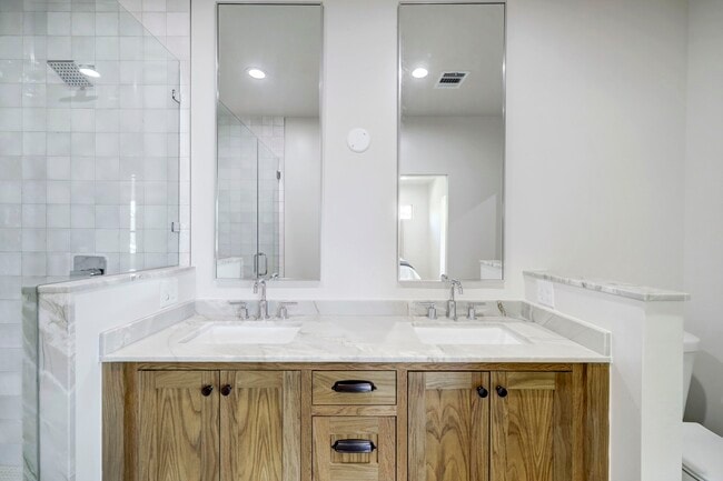 Building Photo - 4715 McKinney St