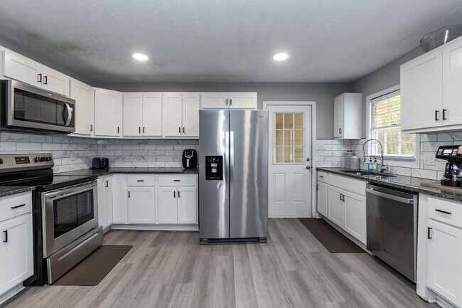 Building Photo - 2212 Foxtrot Rd